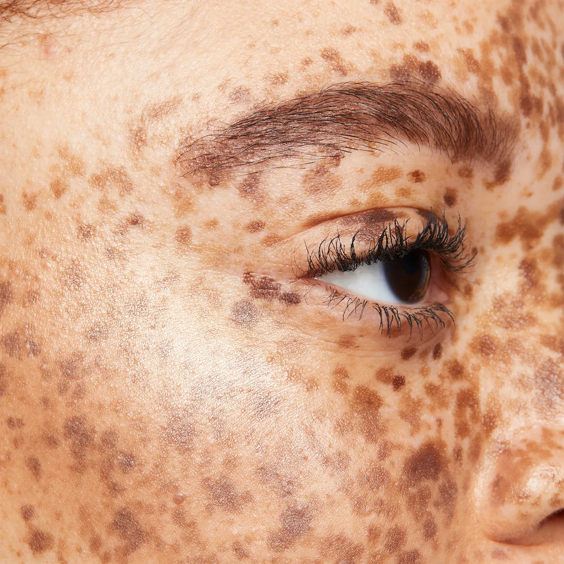 Special-Edition† Mary Kay® Illuminating Bronzer - Image 3